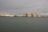 Olietanks - en gasopslag tanks staan rij aan rij op de Maasvlakte bij Rotterdam.
