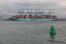 De MOGENS MAERSK bouwjaar 2014 voor de wal. Het  schip is 399.00 meter lang en 59 meter breed. Het kan  18340 containers van 20 feet vervoeren en vaart onder Deense vlag.
