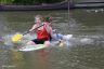 Ook was er het onderdeel surfplankvaren, waarbij vanaf de wal werd gestart en om een in het water staande buis moest worden gevaren.