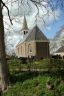 Duidelijk is op deze foto te zien dat de kerk op een terp staat. Deze is ongeveer 1,5 meter hoog.
Bij de watersnood in 1825 hebben er koeien in de kerk gestaan. Naast de kerk ligt de 'Finne' , nu kaatsveld maar vroeger een stuk gemeenschappelijk weideland.