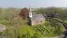 Centraal in het dorp Goënga staat deze op een terp gebouwde kerk uit 1758. Het jaartal is aan gegeven in de sluitsteen boven de ingang van de kerk.