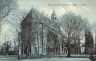 De Grote of Martinikerk met klokkenstoel rond 1905. Trots poseert de slager met zijn transportfiets met korf voor de foto. 