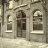 Op het Kleinzand was omstreeks 1934 het Bureau van de Nieuwe Sneeker ( met 2 ee's ) en de Sneeker Courant gevestigd. De naam Kiezebrink was nauw verbonden aan deze kranten.