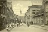 De Oude Koemarkt, waarschijnlijk rond 1920. Vroeger was dit de veemarkt van de stad, maar later verhuisde deze naar het huidige Martiniplein. In 1930 werd weer verhuisd naar de toenmalige Kaatsland en ijsbaan aan de Stationsstraat. Tegenwoordig heeft Sneek helaas geen veemarkt meer. 