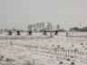 Schoolkinderen uit de Lege Geaen op een wintermorgen onderweg naar Sneek.