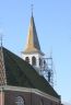 25 februari 2019. De toren van de kerk van Goënga wordt in de steigers gezet. De luidklok en de tijdklok moeten worden verwijderd in verband met herstelwerkzaamheden.