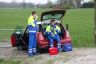 Twee van de E.H.B.O.ers die goed vertegenwoordigd waren langs het gehele parcours.
Dit is voor de organisatie en de renners een fijne bijkomstigheid dat er met spoed kan worden in gegrepen indien zich calamiteiten voordoen. Gelukkig was het deze avond niet nodig.