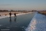 Jeugdige schaatsers op de opvaart bij Goënga.