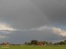 Dreigende regenwolken boven het oude Molhuis bij het dorp Goënga. Zouden de wolken symbolisch kunnen zijn voor het voorbestaan van het Molhuis?