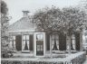 Deze foto is van de schoolmeesterwoning van de in 1888 opgeheven school. Meester Wijbe Pieters van der Werf was de laatste schoolmeester van het dorp en woond in dit huis vanaf 1851 tot 1888. Tegenwoordig (± 2009) is het verbouwd tot een zeer fraai woonhuis. 